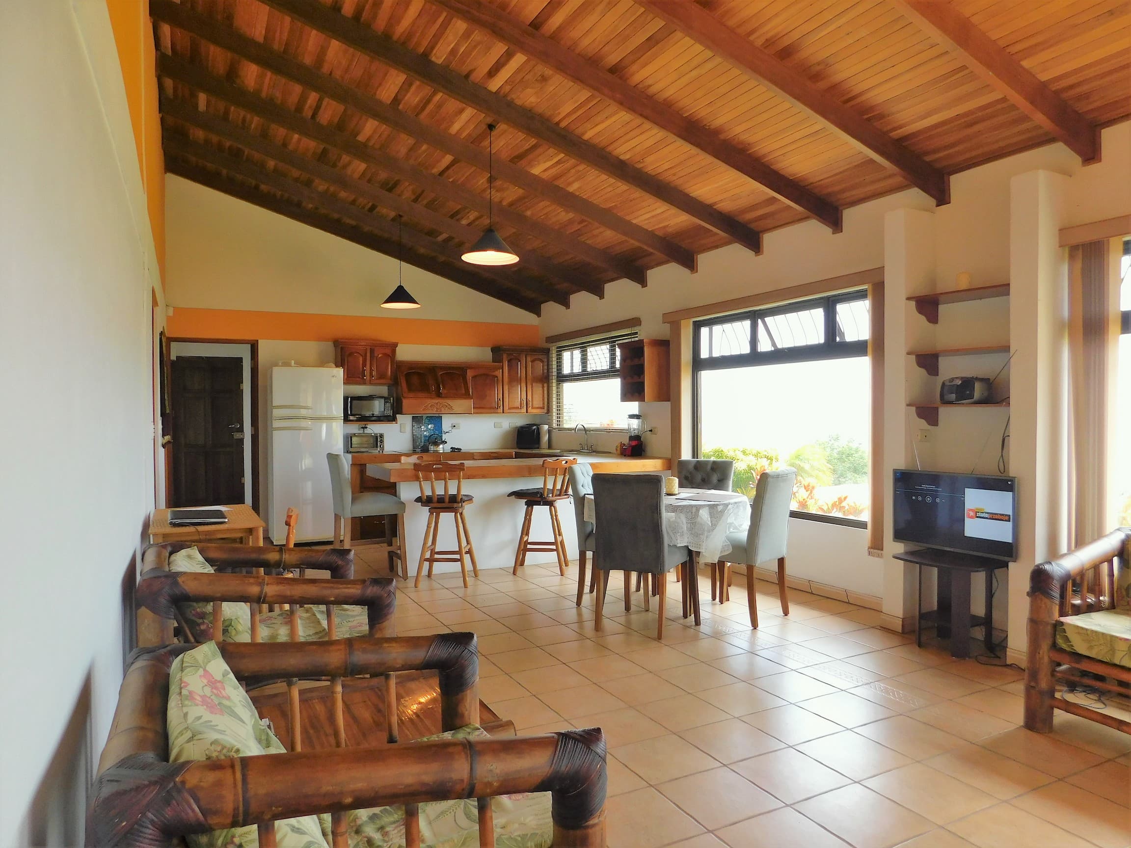 Family or B&B style Home for Sale in Mountains of Costa Rica